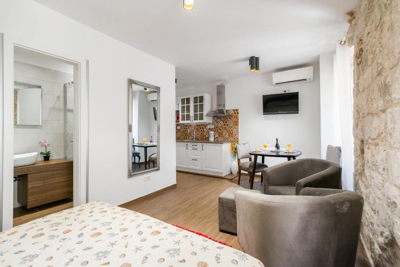 Vintage House Al Pozzo Aparthotel Hvar Town Exterior photo